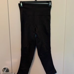 Lululemon Zone In Crop 21” run tights size 6